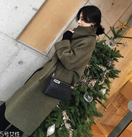 大衣和羽絨服哪個保暖？這個冬天不會冷