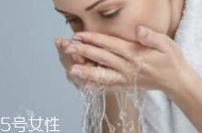 潔面乳和洗面奶是一種產(chǎn)品嗎？洗面奶適合干皮