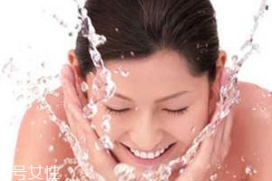 潔面乳和洗面奶是一種產(chǎn)品嗎？洗面奶適合干皮