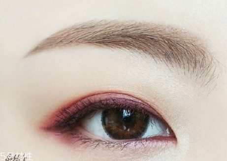 2018秋冬酒紅色眼妝怎么畫？神秘又有女人味的妝容