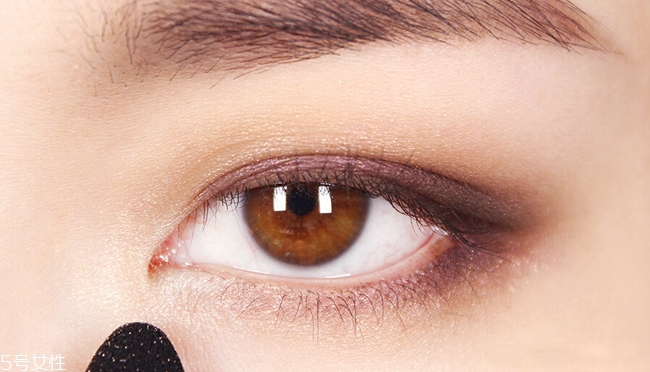 西柚色眼影怎么畫(huà)？教你畫(huà)高冷女神妝容