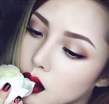 2018秋冬酒紅色眼妝怎么畫？神秘又有女人味的妝容