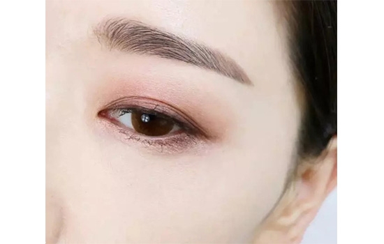 豆沙色眼妝怎么畫？超受歡迎的空氣眼妝畫法
