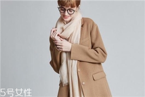大衣上有膠印怎么去除？這樣做膠漬統(tǒng)統(tǒng)都不見