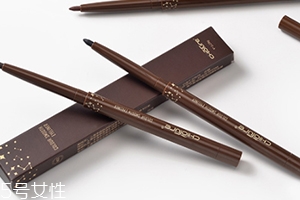 眼線膠筆怎么轉(zhuǎn)出筆芯？