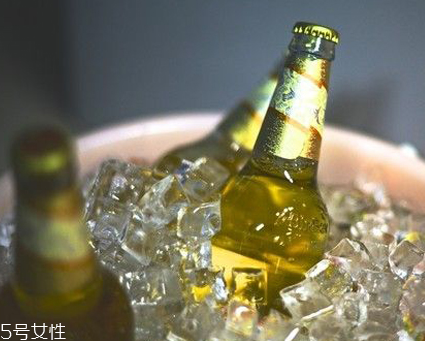 喝啤酒會豐胸嗎？不建議喝啤酒來豐胸