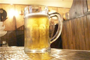 喝啤酒會豐胸嗎？不建議喝啤酒來豐胸