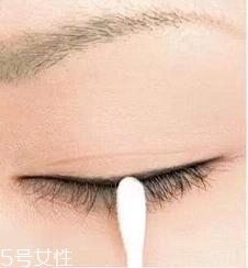 眼線液筆不出水怎么辦？畫眼線的常見誤區(qū)