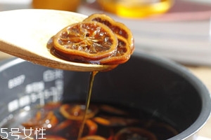 冰糖燉檸檬的功效有哪些？冰糖燉檸檬好處多多