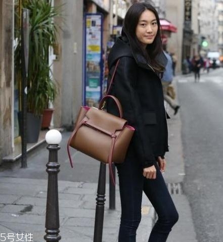 celine鯰魚包怎么打開？個大量輕難怪超模都愛它