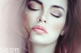 粉底液為什么溶妝？出油稀釋妝容
