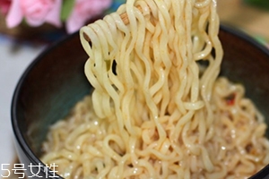 農(nóng)心辛拉面真的健康嗎？看看它非油炸的真面目