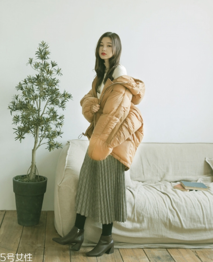 卡其色棉服怎么搭配？盡顯冬日氣質范兒