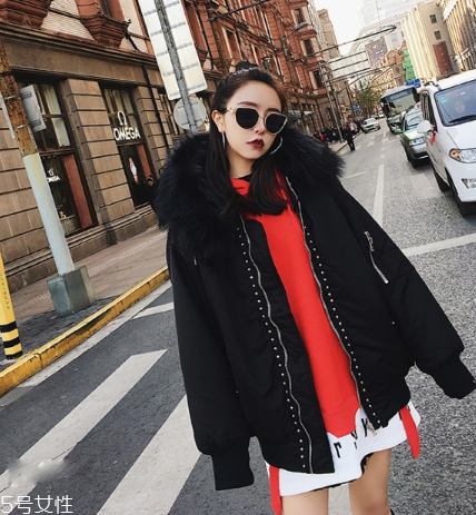 紅色衛(wèi)衣適合什么人穿？紅紅火火過新年