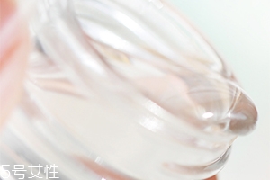 眼部凝膠和眼霜哪個(gè)好？眼部凝膠和眼霜不僅是質(zhì)地區(qū)別