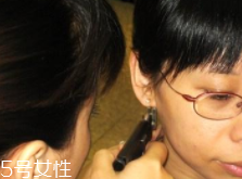 打耳洞必須注意哪些事？耳垂小不要打