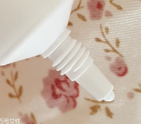 眼部凝膠什么時候用？更加推薦晚上用