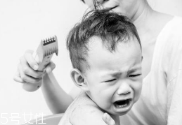 剪發(fā)能促進(jìn)頭發(fā)生長嗎？毫無關(guān)系