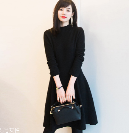 怎么穿衣服有女人味？跟著她學就對了
