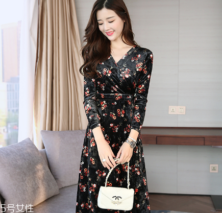 怎么穿衣服有女人味？跟著她學就對了