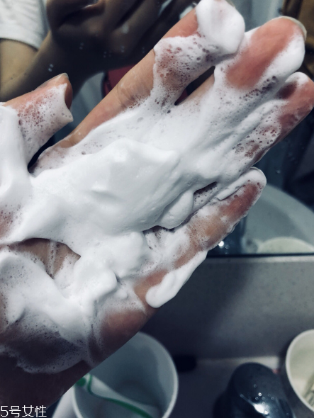 香奈兒洗面奶好用嗎？快吃下我這顆安利