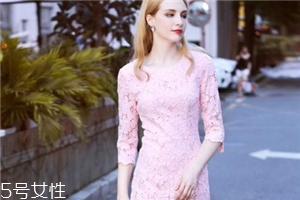 小香風(fēng)連衣裙怎么搭配？給你滿(mǎn)滿(mǎn)的女人味
