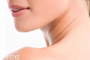 頸紋是怎么產(chǎn)生的？比面部肌膚更加脆弱