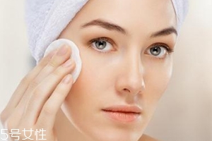 涂粉底液如何避免假面？少量多次慢慢調(diào)整