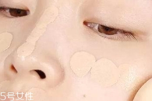 怎么打造裸妝底妝？粉底色號要選好