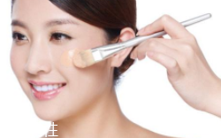 怎么打造裸妝底妝？粉底色號要選好