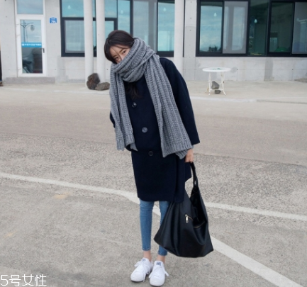 什么顏色的圍巾最百搭？這幾個顏色輕松駕馭