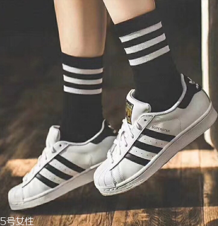 阿迪達(dá)斯有40.5碼嗎？阿迪達(dá)斯鞋碼這樣挑
