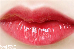ysl唇釉怎么涂不掉色？唇部保養(yǎng)很重要