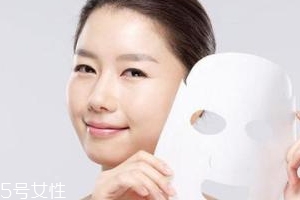 面膜不服帖怎么辦？中間剪開更好敷