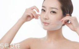 面膜不服帖怎么辦？中間剪開更好敷