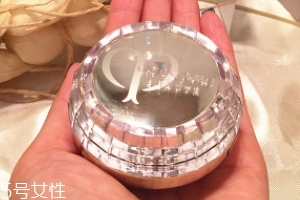 CPB晶致眼霜油不油？水油科學(xué)配比