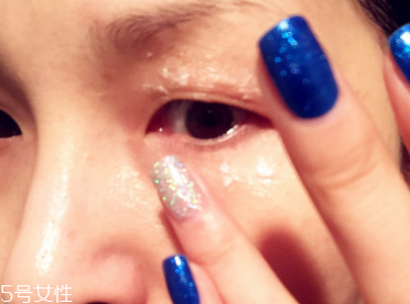CPB晶致眼霜油不油？水油科學(xué)配比
