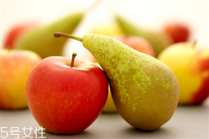 梨子和蘋果哪個(gè)好？吃蘋果注意事項(xiàng)