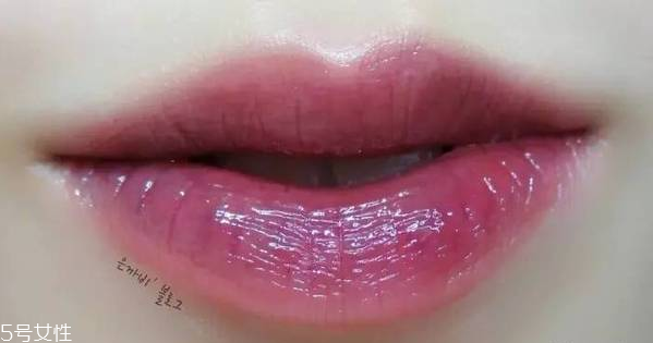 ysl唇釉怎么涂出玻璃唇？打造獨(dú)特唇色