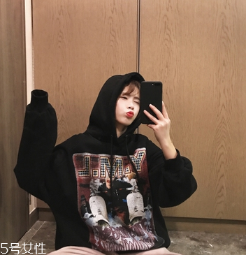 衛(wèi)衣怎么穿顯腿長(zhǎng)？教你穿出大長(zhǎng)腿