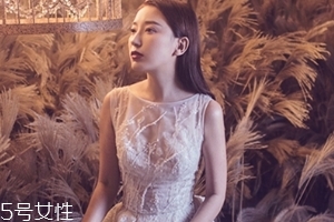 年會穿什么衣服合適？搶鏡年會小禮服最佳