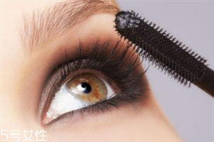睫毛膏暈妝是什么原因？化妝手法很重要