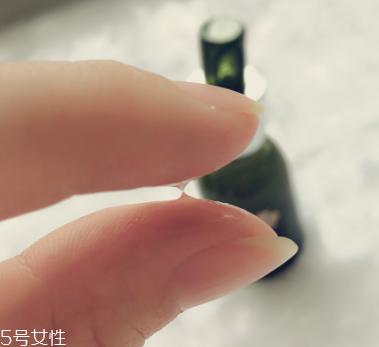 LA MER修護精華露孕媽能用嗎？適合產后去皺