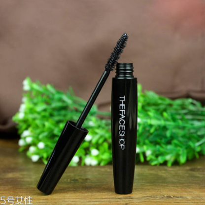 菲詩小鋪睫毛膏好用嗎？刷睫毛膏要注意這些