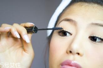 睫毛膏纖長(zhǎng)和濃密哪個(gè)好？適合自己最重要