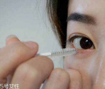 睫毛增長液可以用于眉毛嗎？睫毛增長液還可以涂頭發(fā)