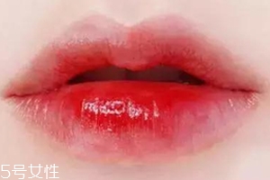 化妝新手怎么化唇妝？咬唇妝自然日常