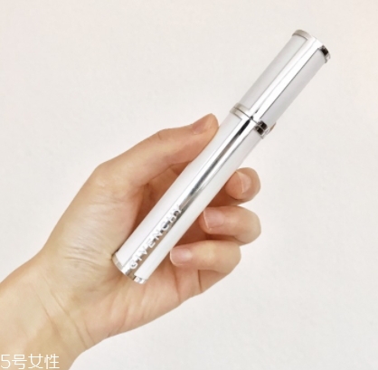 紀(jì)梵希睫毛膏哪款好？海膽折角睫毛膏任你選擇