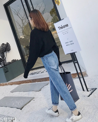 寬松牛仔褲配什么上衣？帶給你不一樣的美感