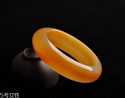 黃龍玉手鐲戴哪只手？手鐲佩戴要當(dāng)心